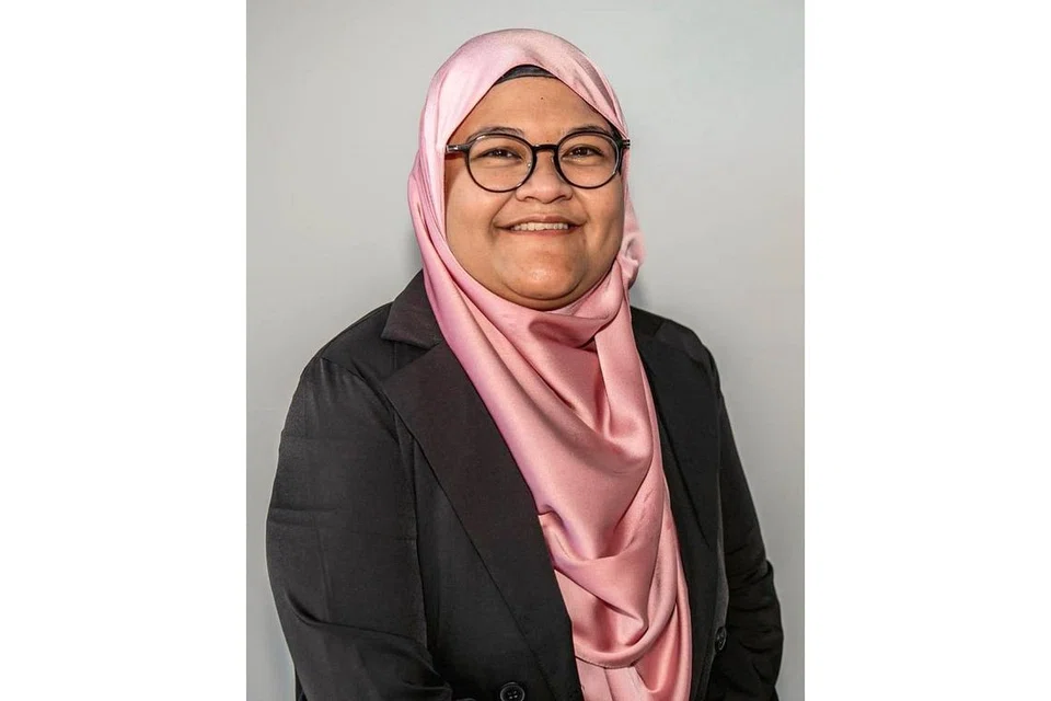 "Alhamdulillah dengan keadaan sekarang yang mana ramai masih lagi ingin menunaikan ibadah umrah, maka ia satu petanda baik dan mudah- mudahan ia akan bertambah pada masa akan datang. Insya-Allah. ... Jemaah juga perlu mengingatkan diri bahawa umrah ini bersangkut paut dgn hal ibadah dan bukan bersiar-siar. Mereka juga perlu bersiap sedia menghadapi kemungkinan harga pakej yang tinggi kerana kenaikan harga penginapan hotel serta tiket penerbangan. - Ustazah Juyda Noor Mohamad, Setiausaha Kehormat Agensi Pelancongan Islam Singapura (Amtas).