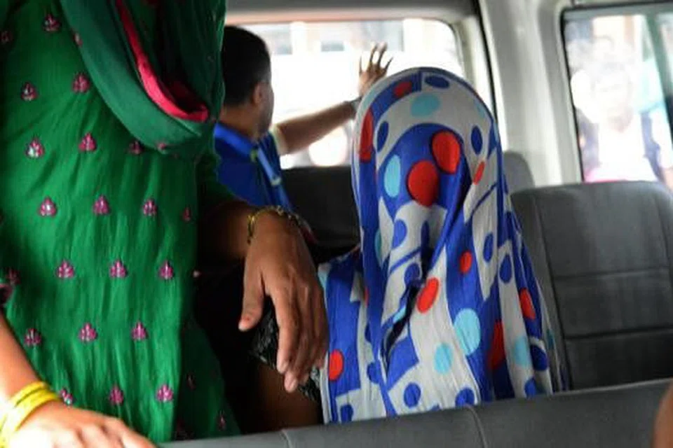 TIBA DI KATHMANDU: Pembantu rumah Nepal yang memfailkan aduan terhadap seorang diplomat Saudi atas tuduhan mendera dan merogol mereka di rumahnya di New Delhi, India, tiba di lapangan terbang Kathmandu baru-baru ini. - Foto AFP