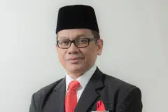 Menteri di Jabatan Perdana Menteri (Hal Ehwal Agama), Datuk Dr Mohd Na’im Mokhtar, berkata penahanan dua selebriti yang didakwa berkhalwat itu dibuat selepas pihak penguat kuasa agama menerima aduan daripada pihak ketiga, dan bukannya gimik.