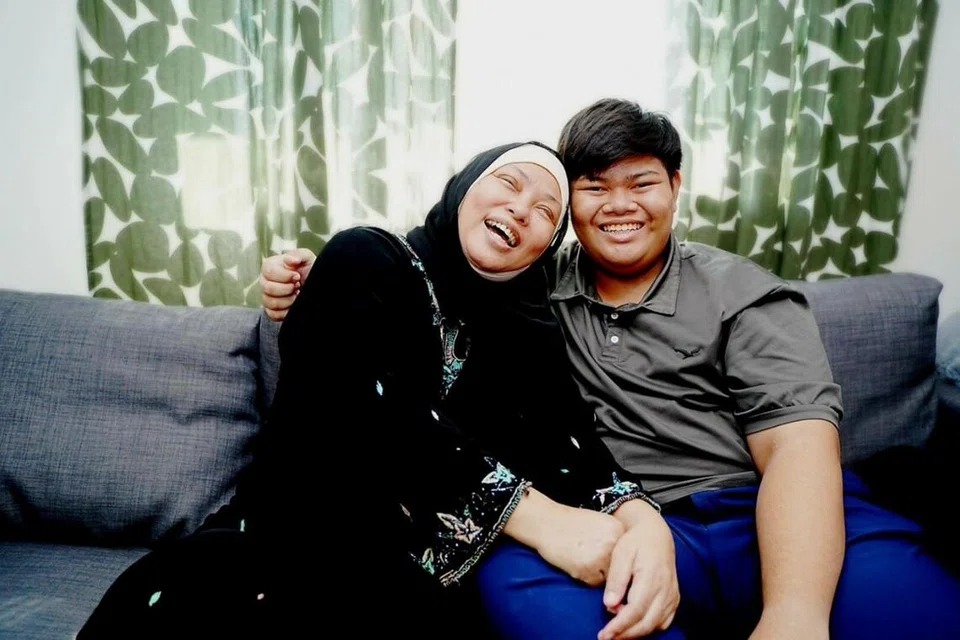Bagi Encik Adam, menjaga ibunya, Cik Suriatini, bukan sekadar satu pengorbanan, sebaliknya sudah menjadi sebahagian daripada kehidupan mereka dan cara beliau menzahirkan kasih sayang menerusi perkara kecil setiap hari.