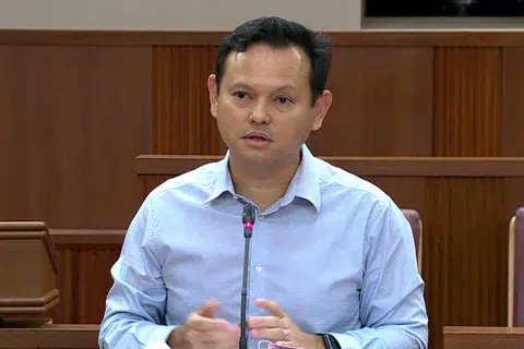 GAJI MEDIAN TURUN: Menurut Menteri Negara Kanan (Tenaga Manusia merangkap Pertahanan), Encik Zaqy Mohamad, inflasi tinggi dan prospek ekonomi yang lebih lemah menyebabkan pendapatan median sebenar turun sebanyak 4.5 peratus pada separuh pertama 2023 berbanding dengan separuh pertama 2022.