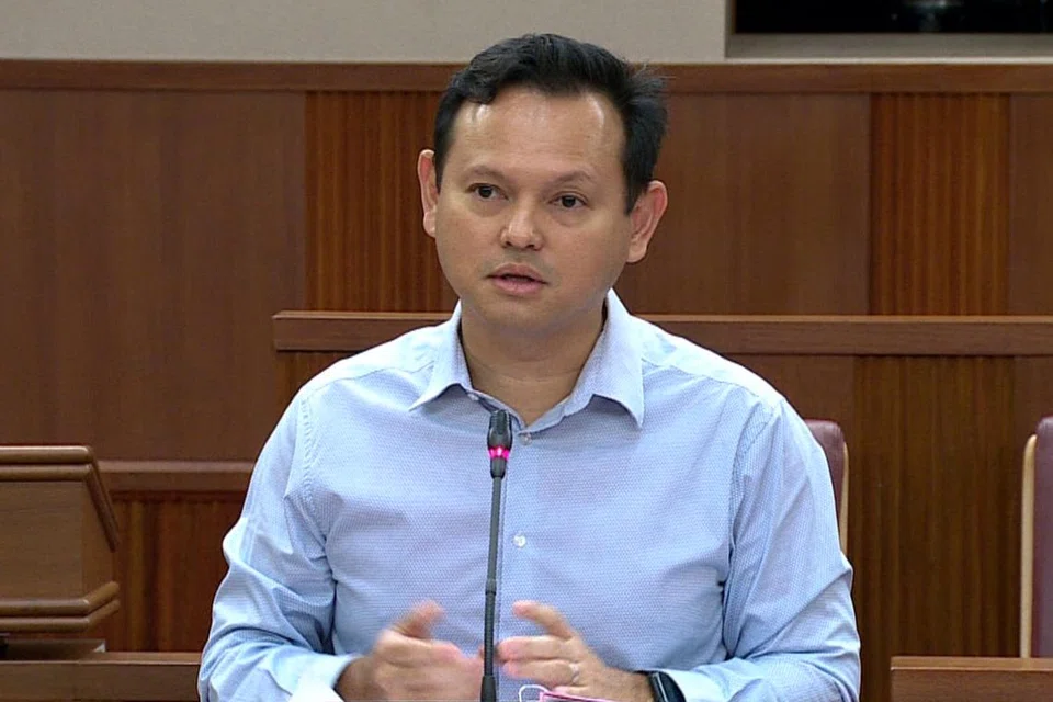 GAJI MEDIAN TURUN: Menurut Menteri Negara Kanan (Tenaga Manusia merangkap Pertahanan), Encik Zaqy Mohamad, inflasi tinggi dan prospek ekonomi yang lebih lemah menyebabkan pendapatan median sebenar turun sebanyak 4.5 peratus pada separuh pertama 2023 berbanding dengan separuh pertama 2022.