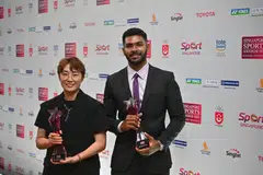ATLET TERBAIK: Sheik Farhan (kanan) dan Feng Tianwei adalah atlet terunggul negara bagi 2022.