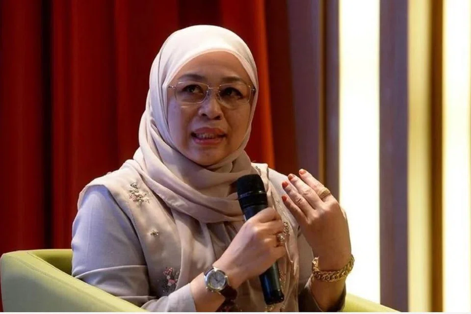 Pakar perlembagaan merangkap Pensyarah Kulliyyah Undang-Undang Ahmad Ibrahim, Universiti Islam Antarabangsa Malaysia, Profesor Datuk Dr Shamrahayu Ab Aziz.