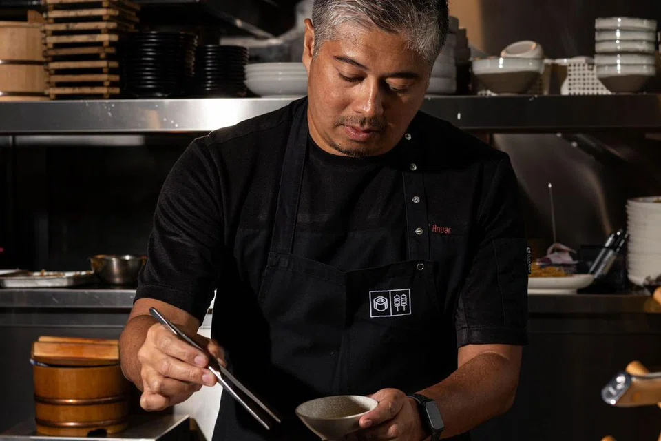 Restoran Cef Akmal Anuar di Amiriah Arab Bersatu (UAE), 11 Woodfire, diberi anugerah berprestij ‘One Michelin Star’ oleh Michelin Guide. 