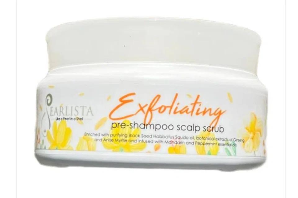 Bahan penyental bagi mengelupas, ‘Pearlista Exfoliating Pre-Shampoo Scrub’ ($38), bertindak seperti ‘detox’ untuk kulit kepala.