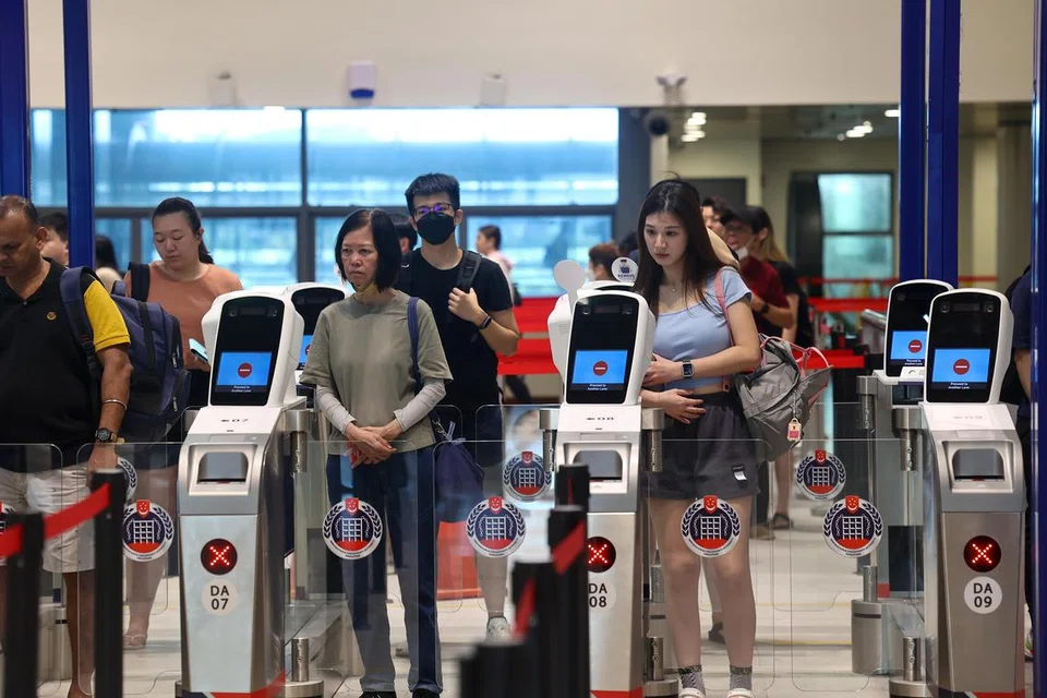 MEMPERCEPATKAN PELEPASAN IMIGRESEN: Antara rancangan Penguasa Imigresen dan Pusat Pemeriksaan (ICA) untuk mengurangkan kesesakan di pusat pemeriksaan darat adalah untuk meningkatkan bilangan lorong automatik untuk menampung lebih ramai orang.