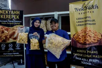 kerepek pisang, suami isteri, meniaga