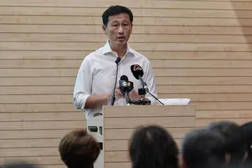 ENCIK ONG: Pekerja penjagaan kesihatan wajar dilayan dengan hormat. - Foto ST