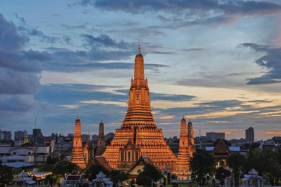 Phra Prang Wat Arun Ratchawararam, antara mercu tanda Buddha paling ikonik di Bangkok, kini telah dicalonkan untuk pengiktirafan sebagai Tapak Warisan Dunia Unesco.
