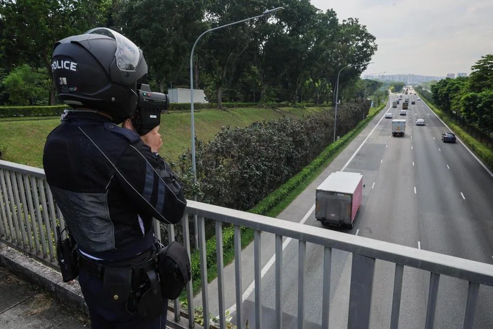 Polis Trafik, alat pengehad kelajuan, kenderaan berat