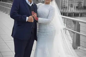 SELAMAT DIIJAB KABUL: Cef Amri dengan isterinya, Cik Fairuzah Sanif. Majlis pernikahan mereka berlangsung pada 4 April lalu di rumah Cef Amri dengan dihadiri kurang 10 orang termasuk pasangan pengantin, kadi, dua saksi, ibu dan kakak beliau. - Foto ihsan CEF AMRI ABDUL AZIM