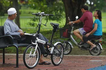 KESELAMATAN SELEPAS BERSARA: Lebih banyak usaha akan dilaksana untuk membantu warga yang telah bersara. - Foto fail