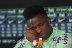 Pemain sayap Brazil dan Real Madrid, Vinicius Jr, menangis semasa satu sidang akhbar pada 25 Mac ketika beliau menyentuh tentang penderaan perkauman dialaminya dalam beberapa musim kebelakangan ini.