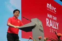 SOKONG PEKERJA: Encik Lawrence Wong menyampaikan ucapannya semasa Rapat Hari Pekerja pada 1 Mei 2023. 