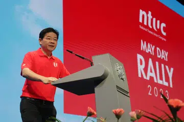 SOKONG PEKERJA: Encik Lawrence Wong menyampaikan ucapannya semasa Rapat Hari Pekerja pada 1 Mei 2023. 