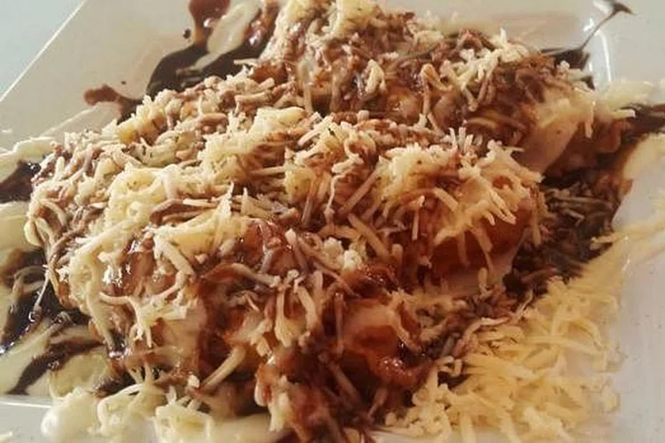 CHEESY BANANA CHOC FRITTERS