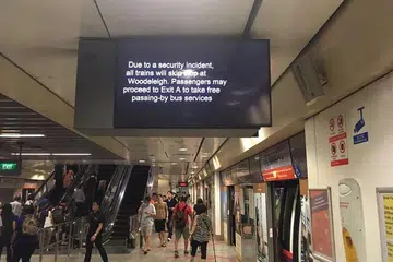 INSIDEN KESELAMATAN: Stesen MRT Woodleigh ditutup sementara pada 1.25 petang tadi sebelum dibuka semula pada 4.20 petang. - Foto THE STRAITS TIMES