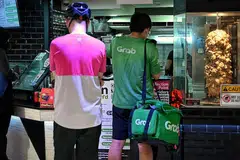 Tempahan penghantaran makanan merosot selepas sekatan dilonggar