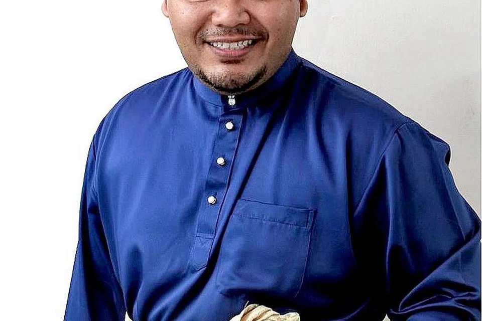 TUKANG KARUT: Aqmal Noor menyanyikan lagu 'Kurangkan Gula'. - Foto fail