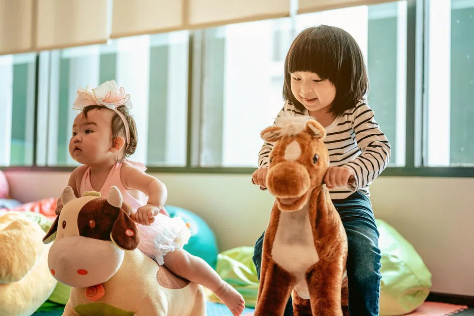KANAK-KANAK BELUM FAHAM: Kanak-kanak kecil tidak tahu apakah maksud perkongsian, dan oleh itu mereka tidak boleh menguasai sesuatu yang mereka tidak faham. 