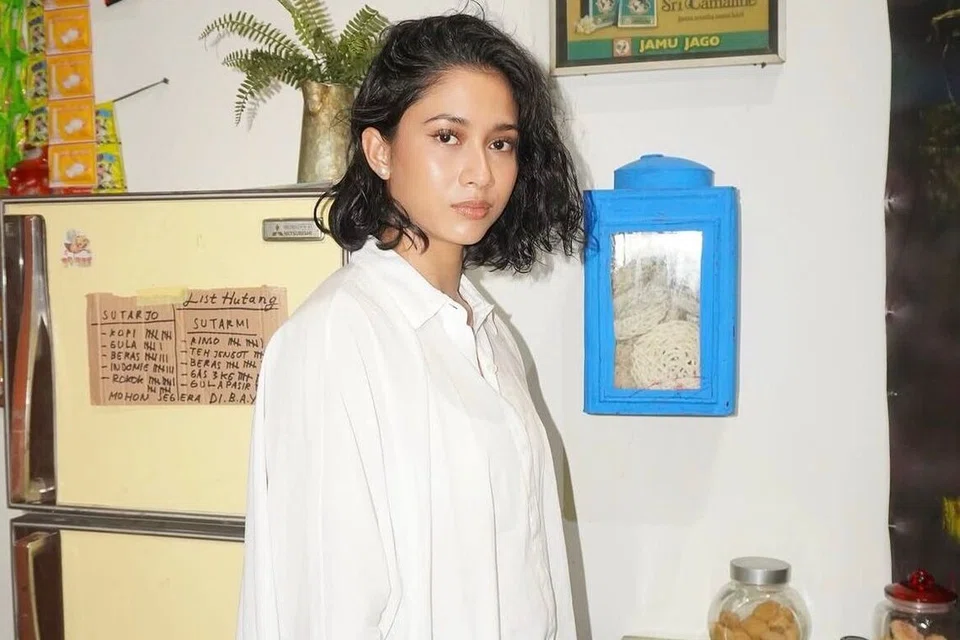 Aghniny Haque, Khadam, filem Malaysia, Melor 