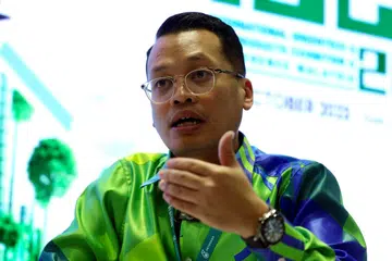Bekas Menteri Sumber Asli dan Kelestarian Alam Malaysia, Encik Nik Nazmi Nik Ahmad, mengesahkan beliau merupakan salah seorang daripada dua individu yang ditahan Jabatan Agama Islam Selangor (Jais) berhubung dakwaan kes khalwat.