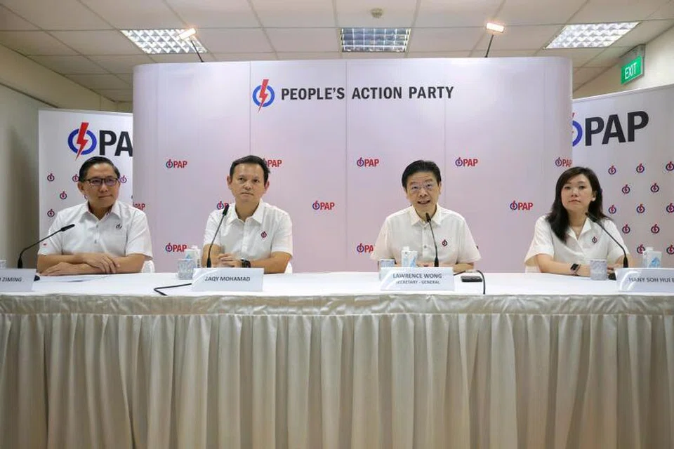Perdana Menteri, Encik Lawrence Wong (dua dari kanan), dan tiga Anggota Parlimen lain GRC Marsiling Yew-Tee – (dari kiri) Mayor Majlis Pembangunan Masyarakat (CDC) North West, Encik Alex Yam; Menteri Negara Kanan (Pertahanan merangkap Tenaga Manusia), Encik Zaqy Mohamad; dan Cik Hany Soh – bakal bertanding di kawasan undi itu bagi GE2025.