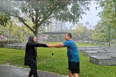 Pasangan suami isteri, Encik Adi Iskandar Osman dan Cik Nur Liyana Saripie menganggap bermain dalam hujan sebagai aktiviti untuk hilangkan tekanan.