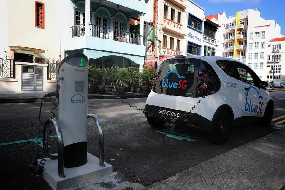 Asas Yuran Pendaftaran Tambahan bagi kereta elektrik akan diturunkan dari $5,000 ke $0 dari Januari 2022 hingga Disember 2023.