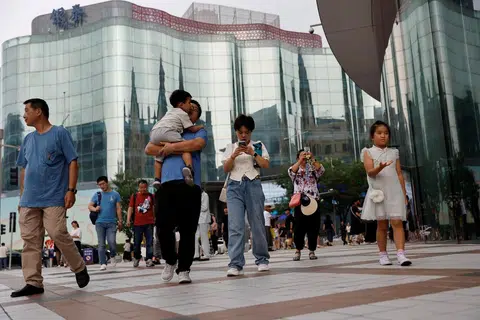 TEMASEK HOLDINGS: China membentuk 22 peratus daripada portfolio Temasek yang berada di kalangan 10 pelabur di dunia dengan nilai portfolio bersih sebanyak $382 bilion pada Mac 2023.