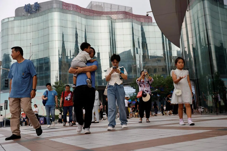 TEMASEK HOLDINGS: China membentuk 22 peratus daripada portfolio Temasek yang berada di kalangan 10 pelabur di dunia dengan nilai portfolio bersih sebanyak $382 bilion pada Mac 2023.