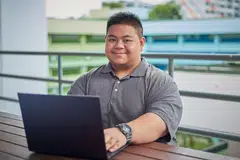 IMBANGI MASA: Tutor Skim Tuisyen Mendaki (MTS) pernah membantu Encik Fairul Afdlin Zainurul, 17 tahun, mengatur keutamaan agar tidak mengabaikan pelajaran.