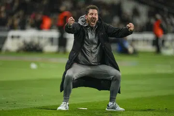 Diego Simeone meraikan gol penyamaan Alexander Sorloth yang mencatatkan keputusan seri 4-4 menentang Barcelona di separuh akhir pertama Copa del Rey