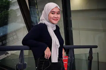 PAPAR IDENTITI ANAK MUDA SEBAYA: Cik Nuryn Adryana Abdul Halim menjadikan dokumentari sebagai wadah berkongsi kisah inspirasi di samping meluputkan stereotaip Generasi Z golongan yang lemah. - Foto BH oleh KHALID BABA 