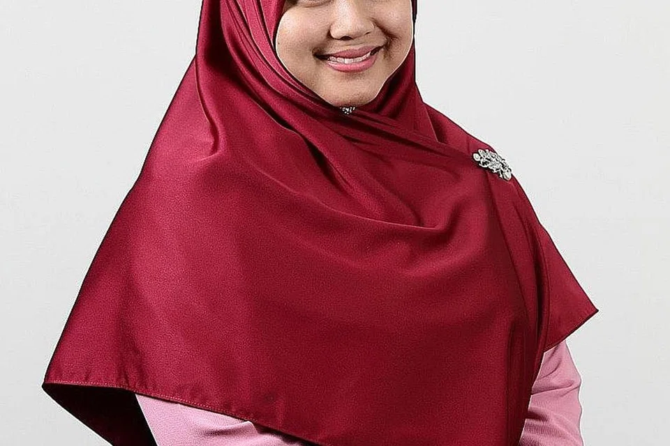 "Semoga para petugas kesihatan kita dapat terus bersikap profesional, dengan menghormati keperluan klinikal pekerjaan mereka dan dapat terus memberikan khidmat dengan profesionalisme yang tinggi." - Pendakwah setempat Ustazah Nurul Izzah Khamsani.