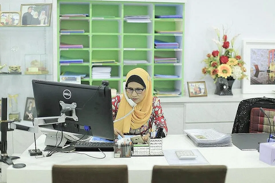 BEKALAN KURANG: Menurut Cik Farah Fauziah Mohd Noordeen, Hikmah Employment Agency mempunyai 170 pelanggan tetapi ia kekurangan pembantu rumah asing kerana susah membawa mereka ke sini disebabkan sekatan Covid-19. - Foto ihsan FARAH FAUZIAH MOHD NOORDEEN