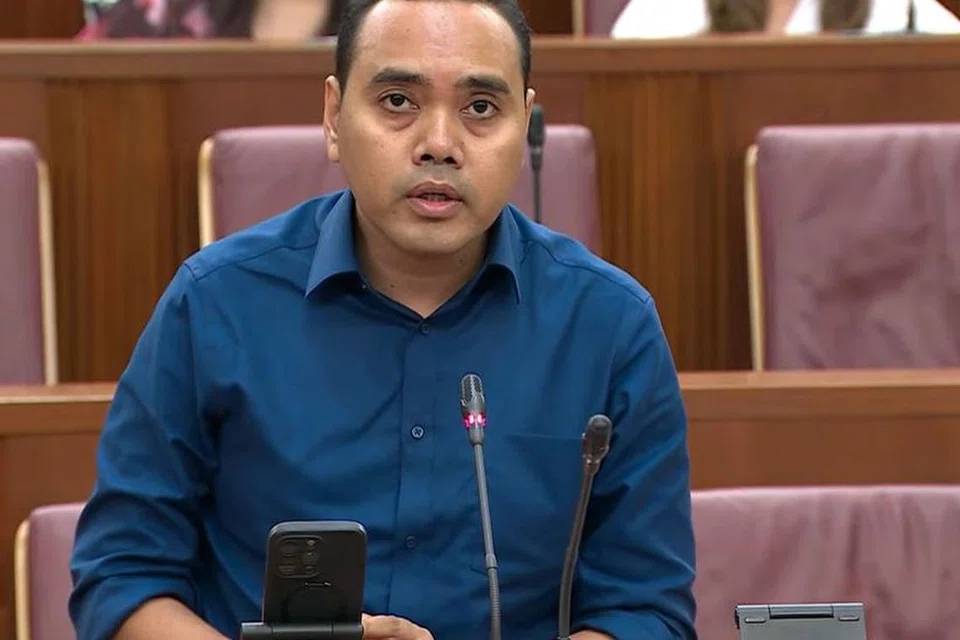 Encik Zhulkarnain Abdul Rahim (GRC Chua Chu Kang) bertanya apakah  pemerintah ada rancangan meminta anggapan Akta Penyalahgunaan Dadah bahawa seseorang yang terbukti ada sesuatu yang mengandungi dadah terkawal dianggap memiliki dadah itu.