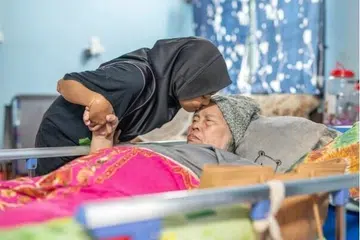Amirah, pengorbanan keluarga, lepasan SPM, nenek, strok, keluarga, sambung belajar