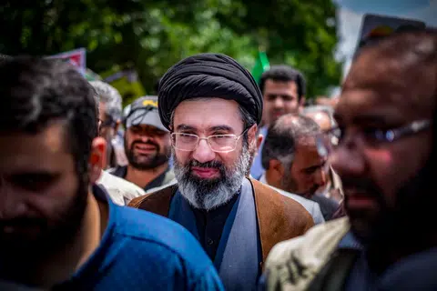 Republik Islam Iran dilapor telah memuktamadkan pelantikan Mojtaba Khamenei, anak kedua kepada Ayatollah Ali Khamenei, sebagai Pemimpin Agung baharu negara itu.
