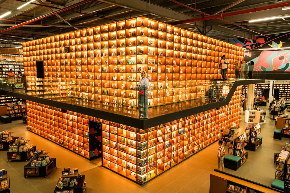 Kedai buku, BookXcess, di Sunway Big Box, Iskandar Puteri, merupakan salah satu lokasi yang kerap dikunjungi oleh ulat buku.