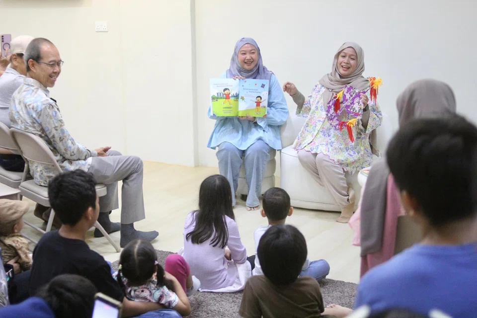 Sesi bercerita semasa majlis pelancaran siri Bidin Si Tukang Bikin. 