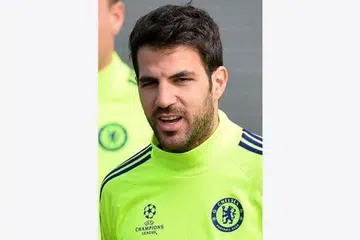 TUNGGAK MIDFIELD: Kecemerlangan Cesc Fabregas antara sebab utama Chelsea kini di ambang bergelar juara Liga Perdana England. - Foto AFP