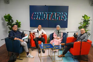 PERBINCANGAN PADAT: (Dari kiri) Moderator perbincangan, Editor Berita BH, Encik Nazri Hadi Saparin;  AP GRC Chua Chu Kang, Encik Zhulkarnain Abdul Rahim; Ketua Pusat Harmoni, Ustazah Liyana Rosli Asmara dan Anggota Parlimen Dilantik (NMP), Dr Syed Harun Taha Alhabsyi, membincangkan tentang panduan agama yang diterbitkan baru-baru ini oleh badan-badan agama yang mewakili kepimpinan agama Islam di Singapura. 