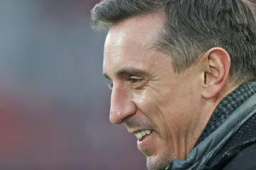 KRITIKAN PEDAS: Neville tidak puas hati dengan cara pengambilan pemain bekas kelabnya, Manchester United. - Foto REUTERS