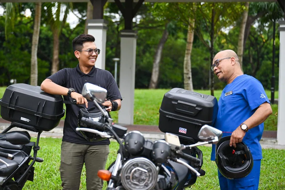 SAMA MINAT: Encik Afandi Hassan dan anaknya, Encik Abdul Zharfan, bukan sahaja berkongsi kecenderungan dalam kerjaya, malah sama suka menunggang motosikal. 