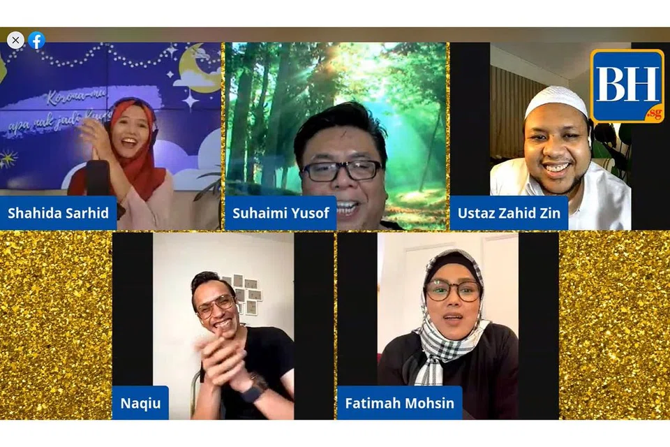 SERONOK DALAM TALIAN: Hos Cik Shahida Sarhid dan Suhaimi Yusof mengadakan perbincangan santai bersama pereka fesyen dan usahawan setempat, Cik Fatimah Mohsin, Ustaz Zahid Zin dan penyanyi dari seberang Tambak, Naqiu dalam Facebook Live BH. 
