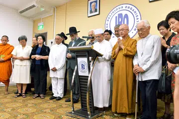 Mustahil untuk menyatukan keragaman beragama dan ini adalah antara hikmah penciptaan. Namun, penulis menekankan keragaman bentuk dan amalan boleh diakarkan kepada prinsip umum yang disepakati semua.