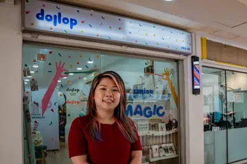 PENTINGKAN PENGALAMAN: Cik Amber Lim, pemilik syarikat Dollop memberi tumpuan kepada pengalaman yang ditawarkan kepada pelanggan serta mutu gambar yang dapat dihasilkan di reruai foto dan studio foto kendirinya. 