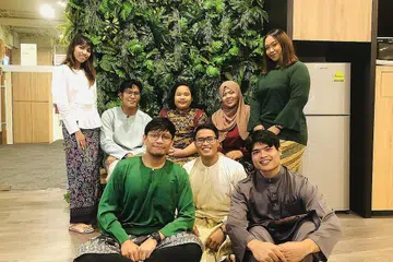 KEMBALIKAN NOSTALGIA: (Dari kiri) Suryana Norddin, Fadhli Ramlee, Yuslina Yussof dan Najib Soiman memaparkan dwidrama 'Dedap' sebagai projek inkubasi seni Projek Ujong Tanjong. Antara fokusnya adalah pada pasang surut emosi pasangan selebriti P. Ramlee dan Saloma, empat hari sebelum pemergian Ramlee di Jalan Dedap. - Foto BH oleh KHIDHIR ASYRAF MAHBOB